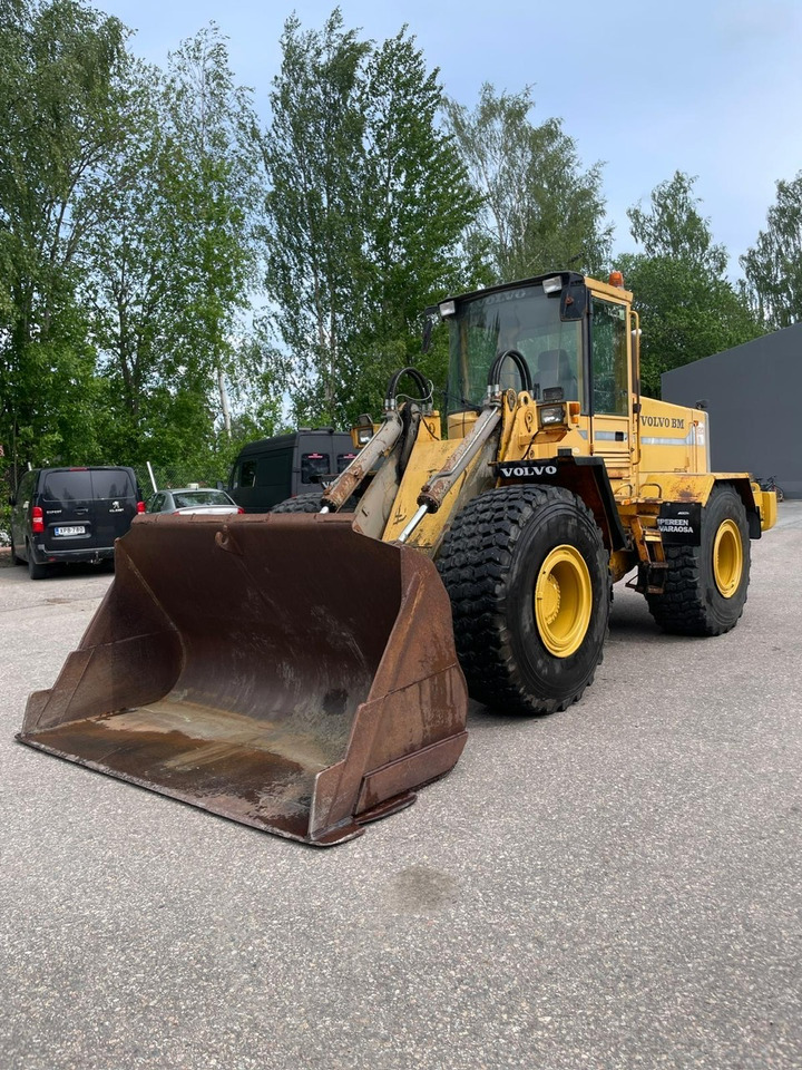 Volvo L120B - Колесен товарач: снимка 2 Volvo L120B - Колесен товарач: снимка 2
