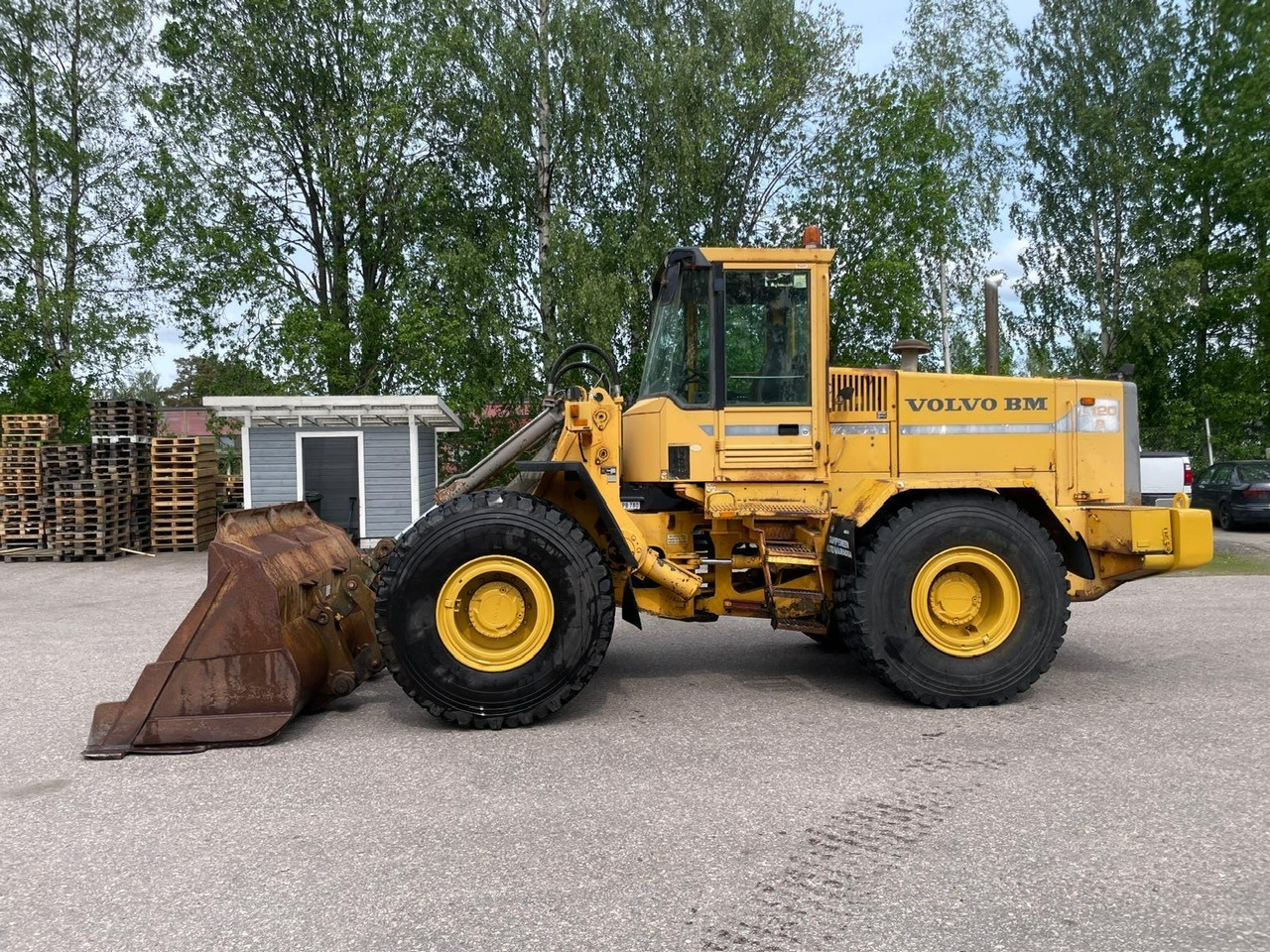 Volvo L120B - Колесен товарач: снимка 1 Volvo L120B - Колесен товарач: снимка 1