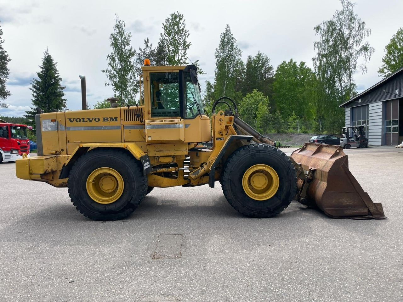 Volvo L120B - Колесен товарач: снимка 4 Volvo L120B - Колесен товарач: снимка 4