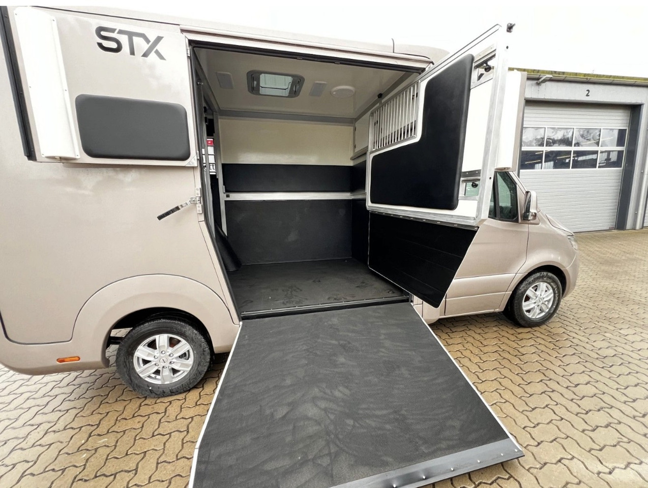MERCEDES-BENZ Sprinter - Камион за коне: снимка 5 MERCEDES-BENZ Sprinter - Камион за коне: снимка 5