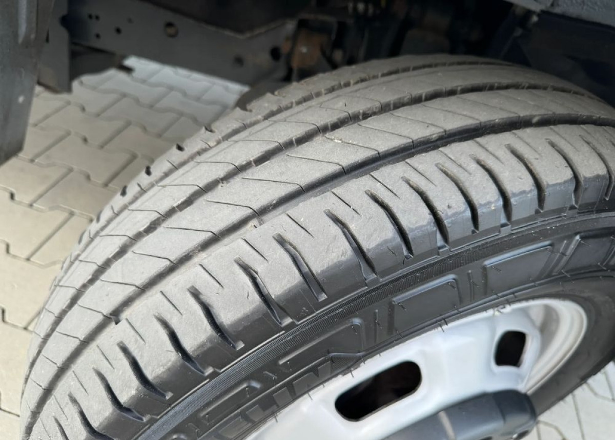 Товарен бус Iveco Daily L4H2 MAX Blizniak Hi-Matic 123 tys przebieg JAK NOWY Klimatronic: снимка 8