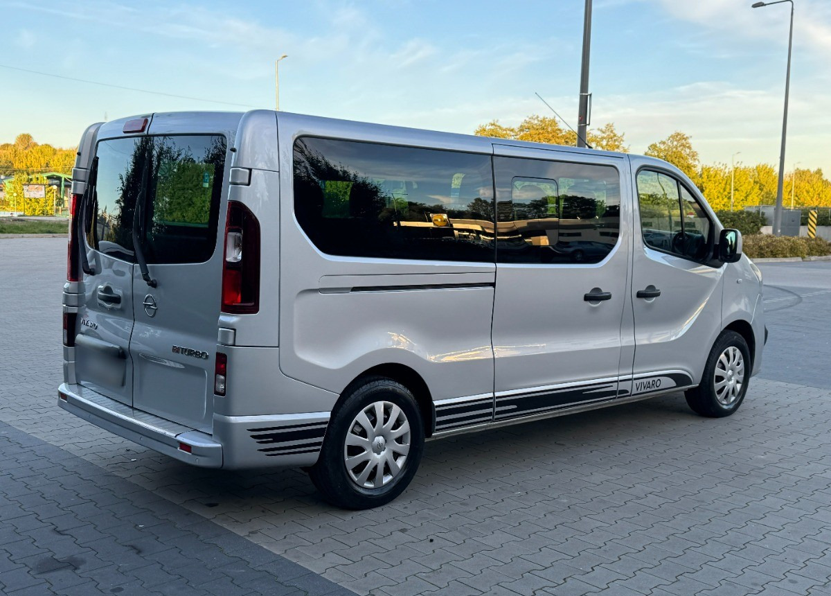 Opel Vivaro 1.6 DCI 145KM 9 osobowy Nawiewy góra dół DOINWESTOWANY Super stan - Комби: снимка 4 Opel Vivaro 1.6 DCI 145KM 9 osobowy Nawiewy góra dół DOINWESTOWANY Super stan - Комби: снимка 4