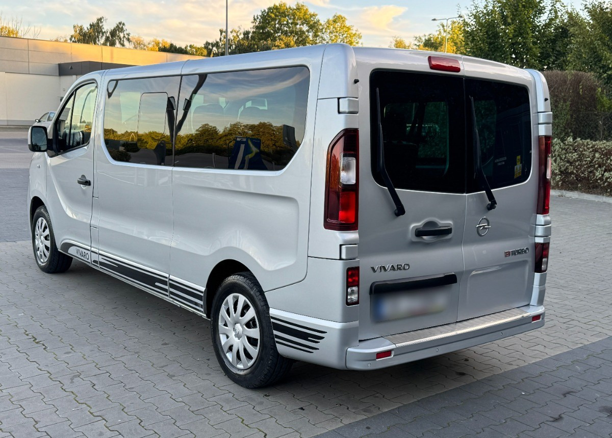 Opel Vivaro 1.6 DCI 145KM 9 osobowy Nawiewy góra dół DOINWESTOWANY Super stan - Комби: снимка 3 Opel Vivaro 1.6 DCI 145KM 9 osobowy Nawiewy góra dół DOINWESTOWANY Super stan - Комби: снимка 3