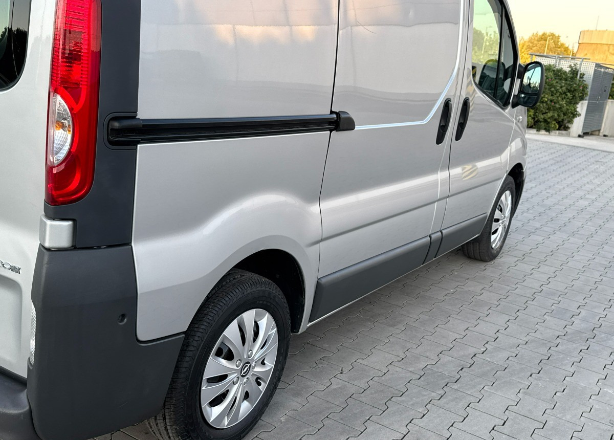 Товарен бус Opel Vivaro 2.0 DCI 115KM 2014 Rok Klimatyzacja Nawigacja BEZWYPADKOWY: снимка 13