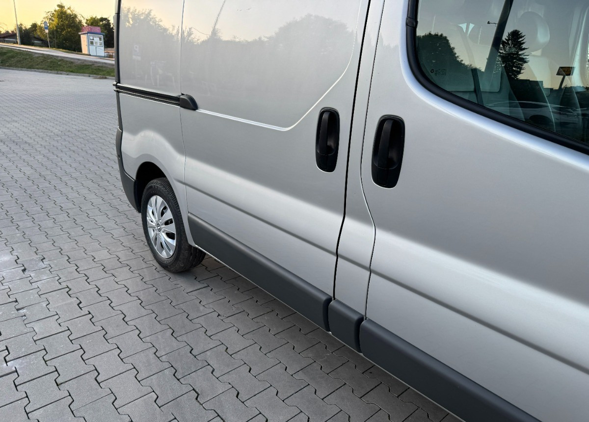 Товарен бус Opel Vivaro 2.0 DCI 115KM 2014 Rok Klimatyzacja Nawigacja BEZWYPADKOWY: снимка 11