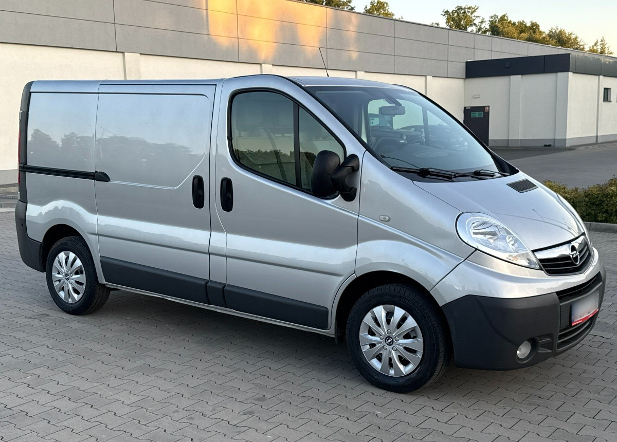 Товарен бус Opel Vivaro 2.0 DCI 115KM 2014 Rok Klimatyzacja Nawigacja BEZWYPADKOWY: снимка 20