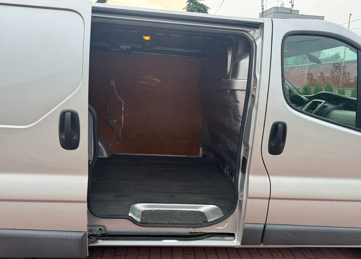 Opel Vivaro L1H1 Blaszak 3 osobowy Klimatyzacja - Товарен бус: снимка 4 Opel Vivaro L1H1 Blaszak 3 osobowy Klimatyzacja - Товарен бус: снимка 4