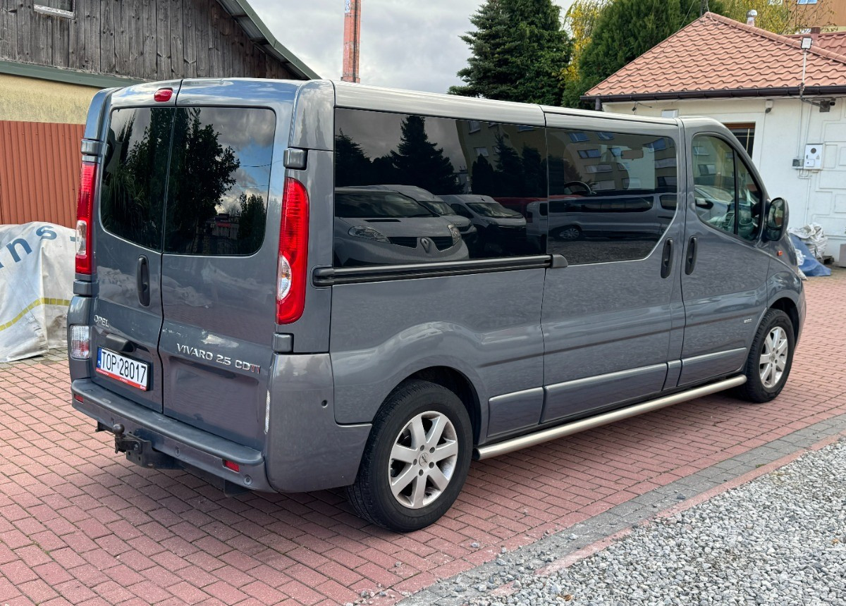 Opel Vivaro LONG 2.5 150KM Brygadówka Brygada Bezwypadkowy Super Stan FV23 - Бус с двойна кабина: снимка 3 Opel Vivaro LONG 2.5 150KM Brygadówka Brygada Bezwypadkowy Super Stan FV23 - Бус с двойна кабина: снимка 3
