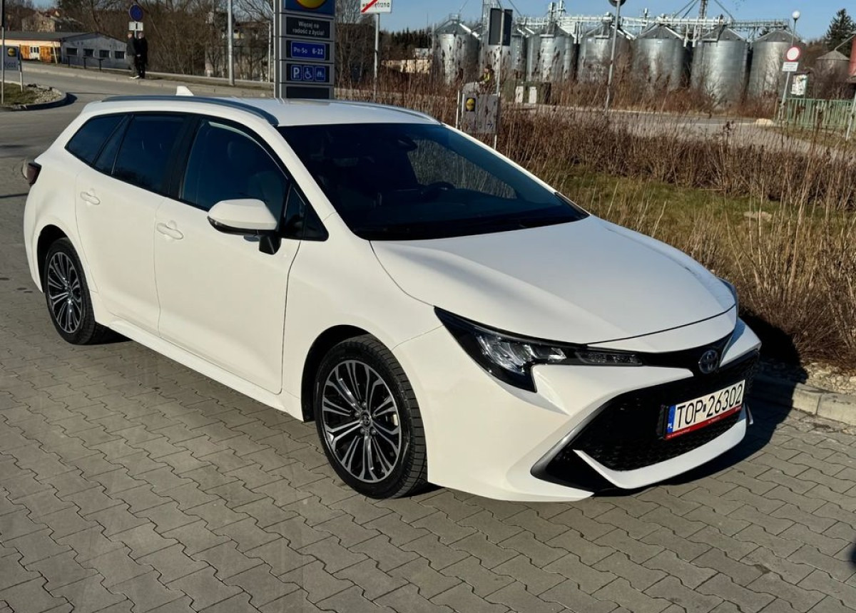 Toyota Corolla 1.8 Hybrid Active Niski przebieg LED FV23 W SUPER STANIE - Комби: снимка 1 Toyota Corolla 1.8 Hybrid Active Niski przebieg LED FV23 W SUPER STANIE - Комби: снимка 1