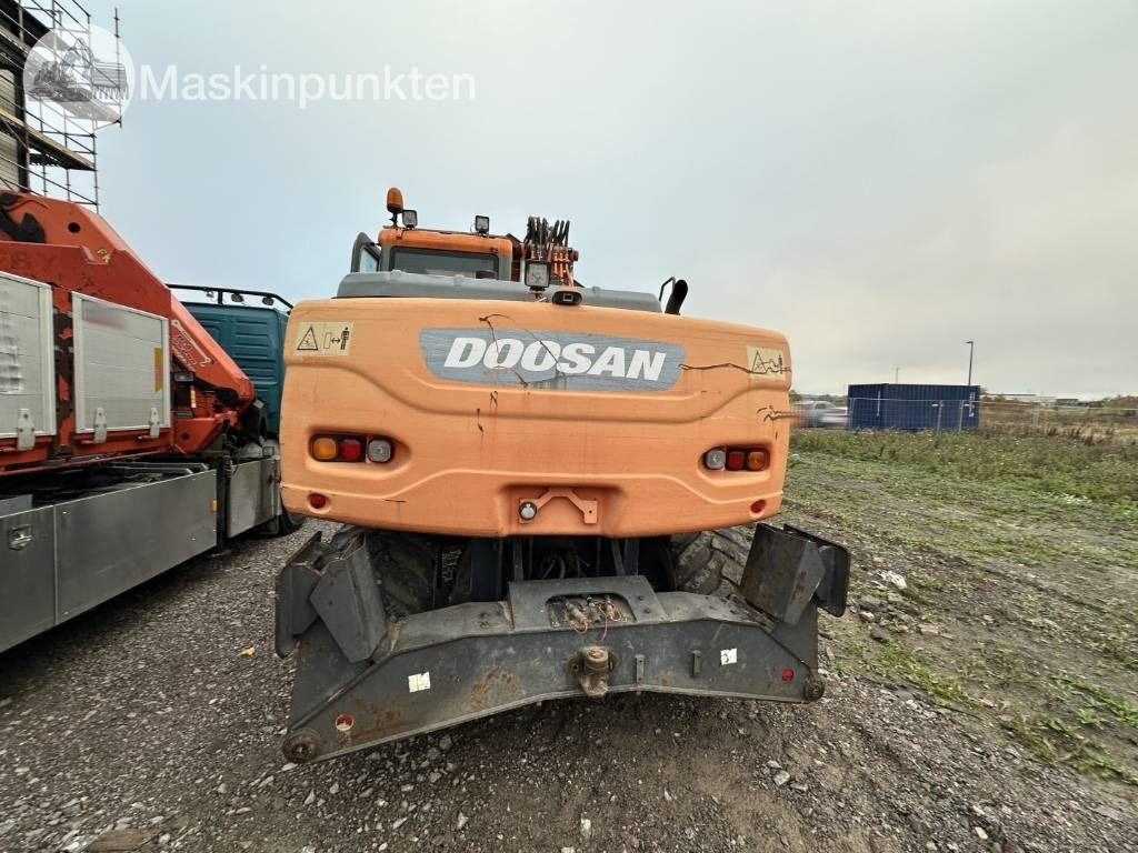 Doosan DX 140 W med vagn och redskap - Колесен багер: снимка 5 Doosan DX 140 W med vagn och redskap - Колесен багер: снимка 5