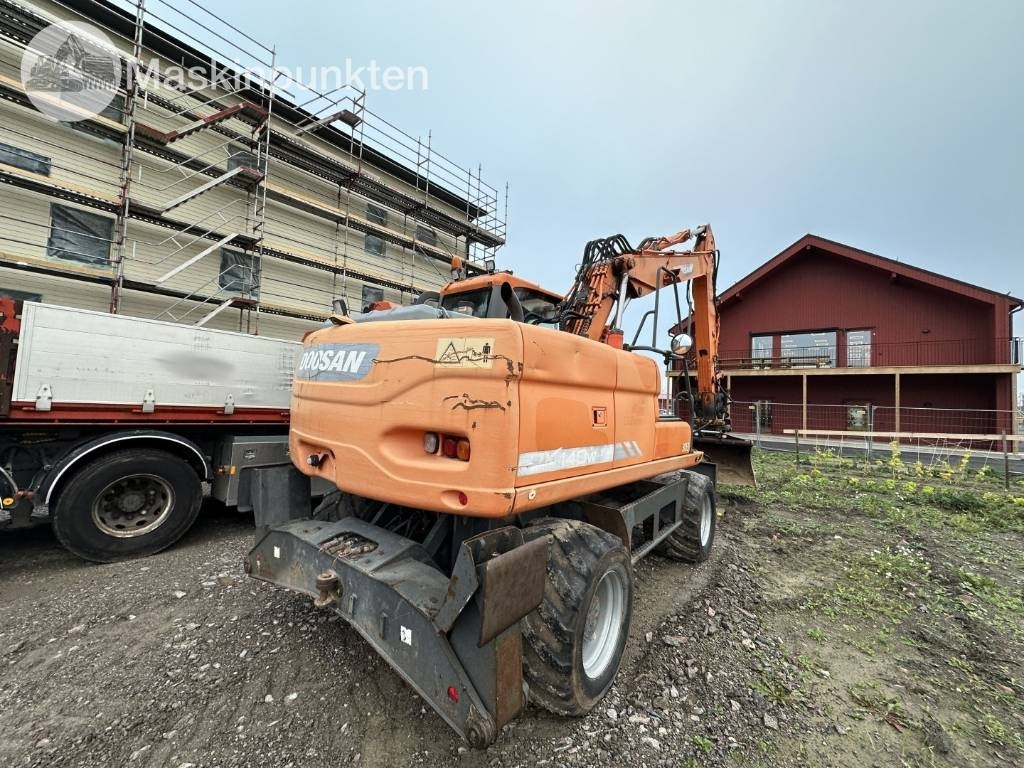 Doosan DX 140 W med vagn och redskap - Колесен багер: снимка 4 Doosan DX 140 W med vagn och redskap - Колесен багер: снимка 4