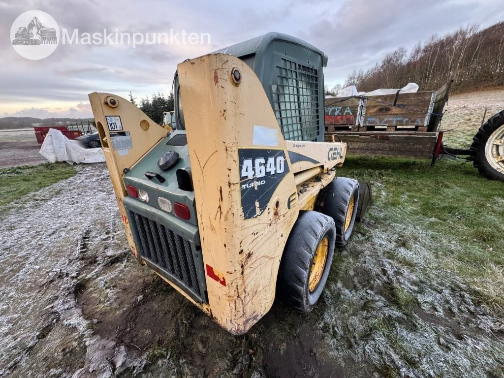 Gehl 4640 Turbo med grävaggregat - Мини челен товарач: снимка 3 Gehl 4640 Turbo med grävaggregat - Мини челен товарач: снимка 3