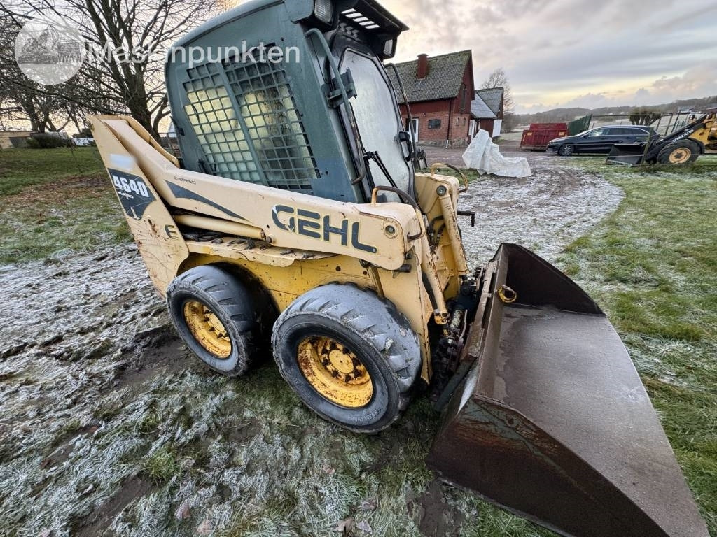 Gehl 4640 Turbo med grävaggregat - Мини челен товарач: снимка 4 Gehl 4640 Turbo med grävaggregat - Мини челен товарач: снимка 4