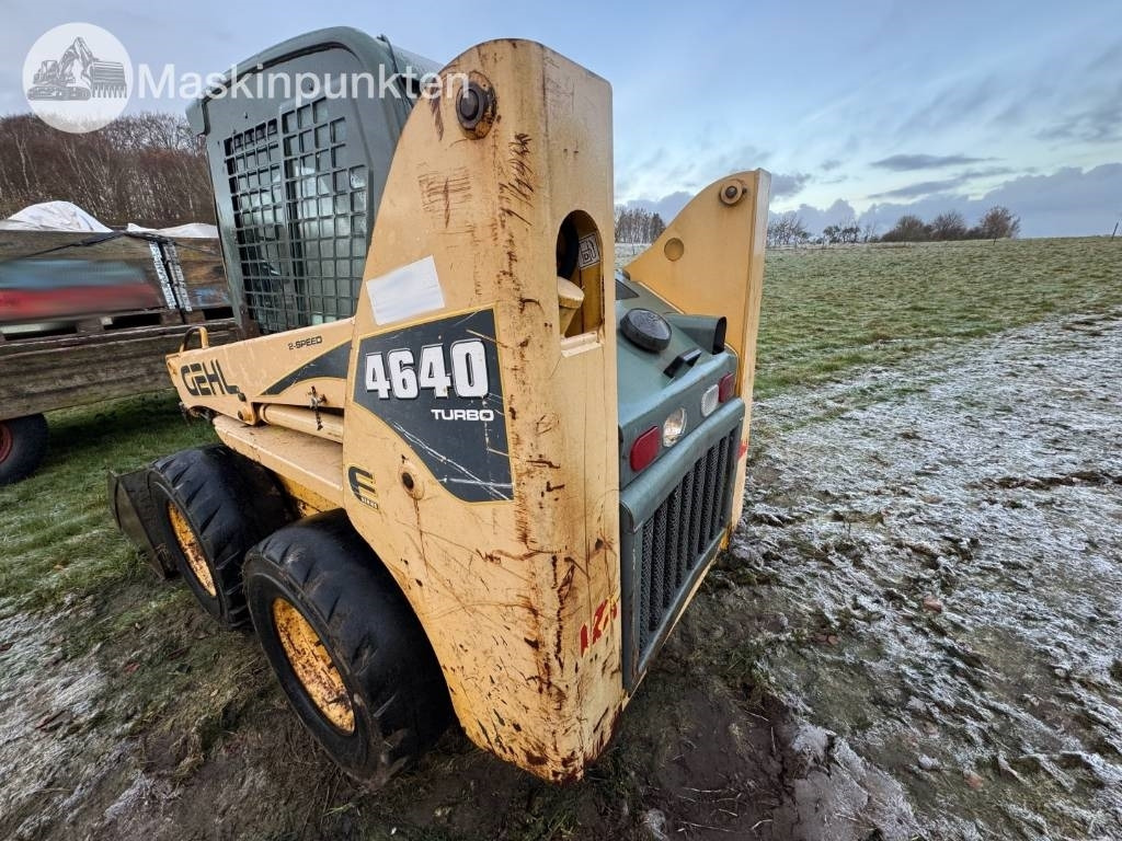 Gehl 4640 Turbo med grävaggregat - Мини челен товарач: снимка 2 Gehl 4640 Turbo med grävaggregat - Мини челен товарач: снимка 2