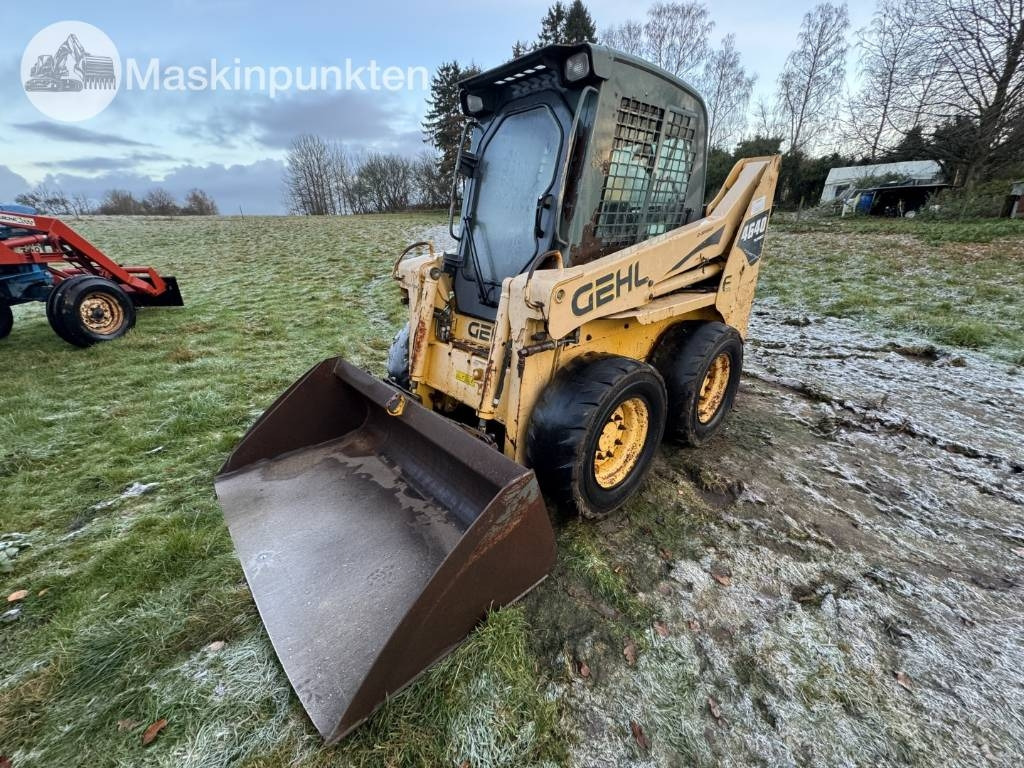 Gehl 4640 Turbo med grävaggregat - Мини челен товарач: снимка 1 Gehl 4640 Turbo med grävaggregat - Мини челен товарач: снимка 1