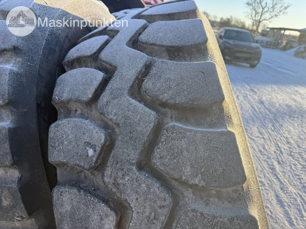 Goodyear GP-40 Däck med fälg till hjullastare - Гума за Строителна техника: снимка 2 Goodyear GP-40 Däck med fälg till hjullastare - Гума за Строителна техника: снимка 2