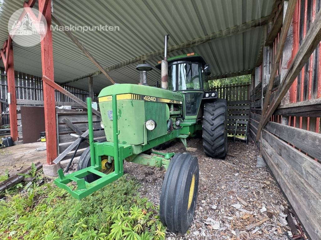 John Deere 4240 QR - Трактор: снимка 1 John Deere 4240 QR - Трактор: снимка 1