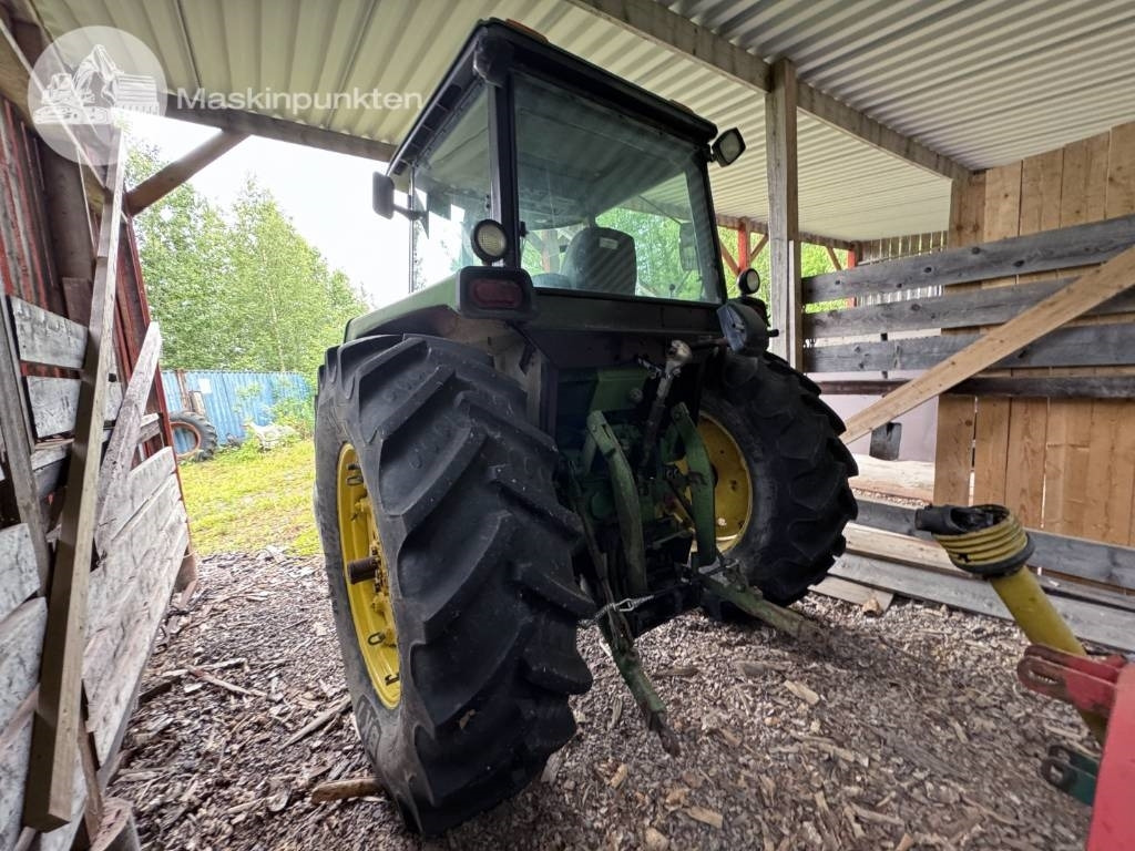 John Deere 4240 QR - Трактор: снимка 2 John Deere 4240 QR - Трактор: снимка 2