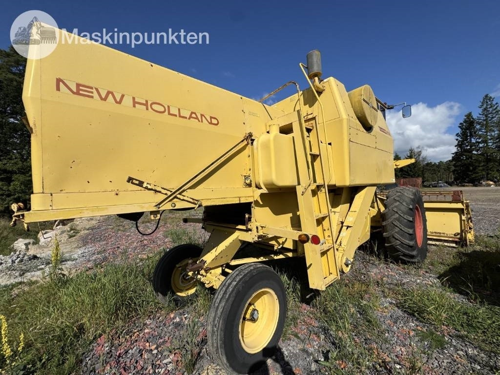 New Holland 1530 - Зърнокомбайн: снимка 4 New Holland 1530 - Зърнокомбайн: снимка 4