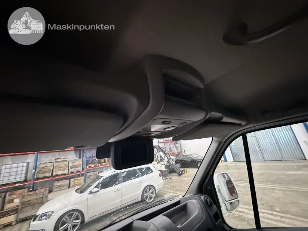 Лекотоварен автомобил фургон Renault Master 150 DCI: снимка 15