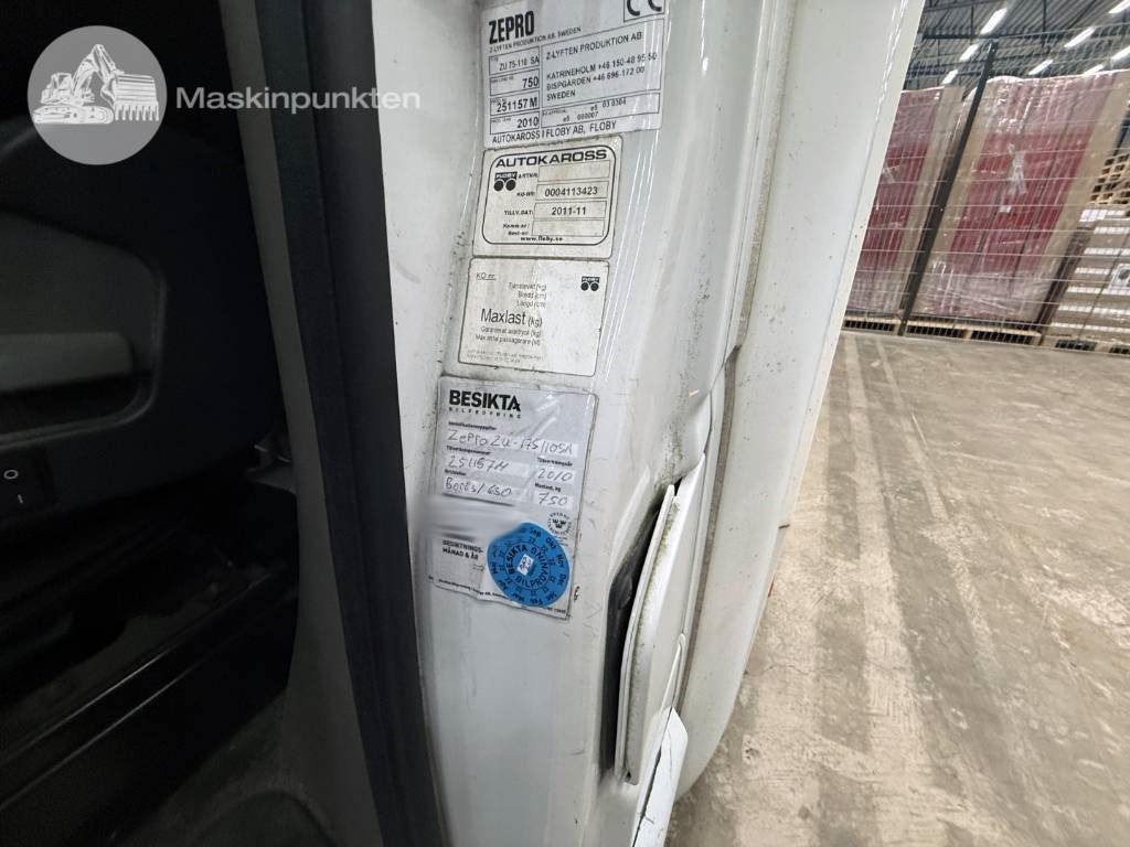 Лекотоварен автомобил фургон Renault Master 150 DCI: снимка 9
