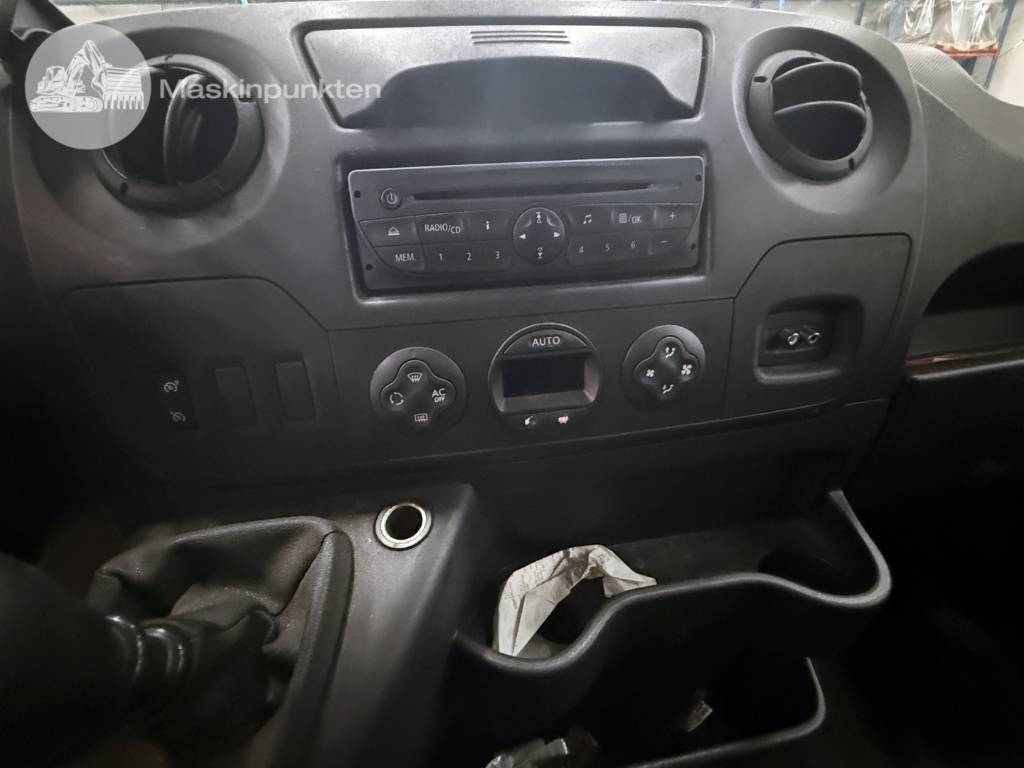 Лекотоварен автомобил фургон Renault Master 150 DCI: снимка 16