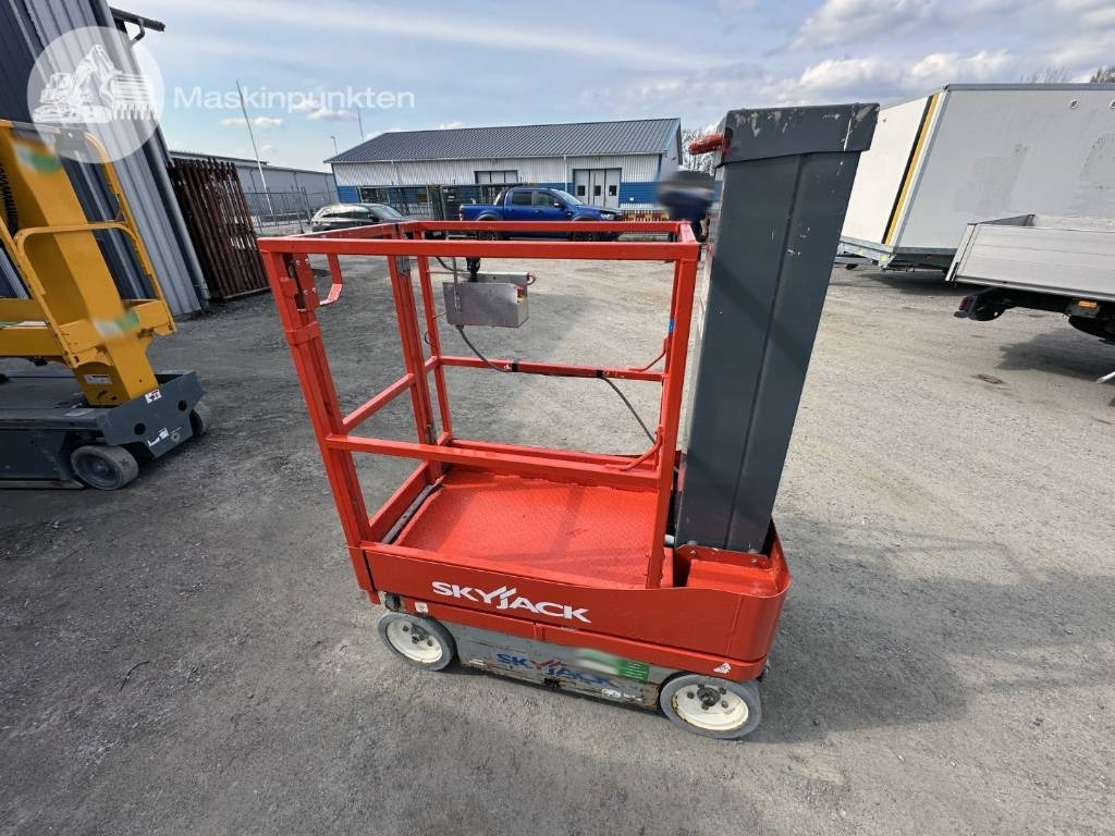 SkyJack SJ 12 - Вертикална работна платформа: снимка 1 SkyJack SJ 12 - Вертикална работна платформа: снимка 1