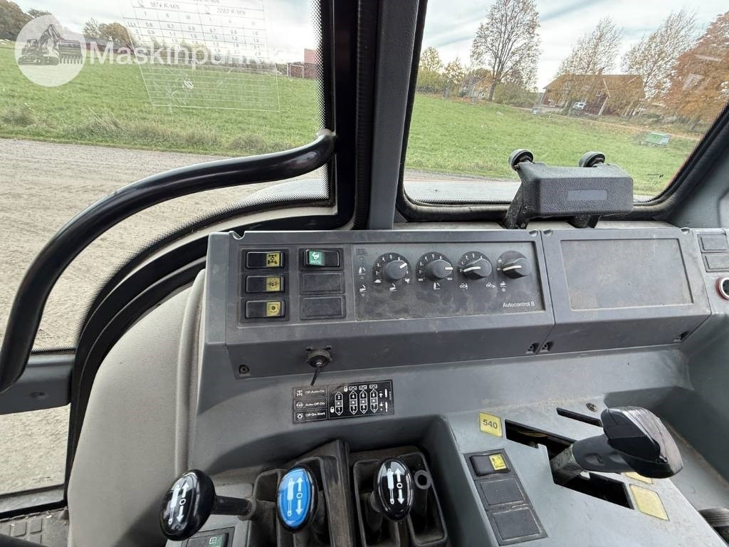 Трактор Valtra Valmet 8150-4: снимка 17