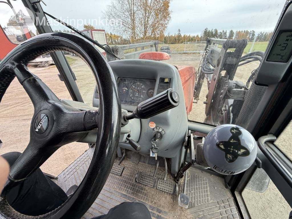 Трактор Valtra Valmet 8150-4: снимка 14