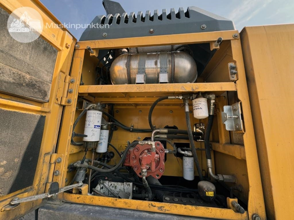 Верижен багер Volvo EC 250 E N L: снимка 32