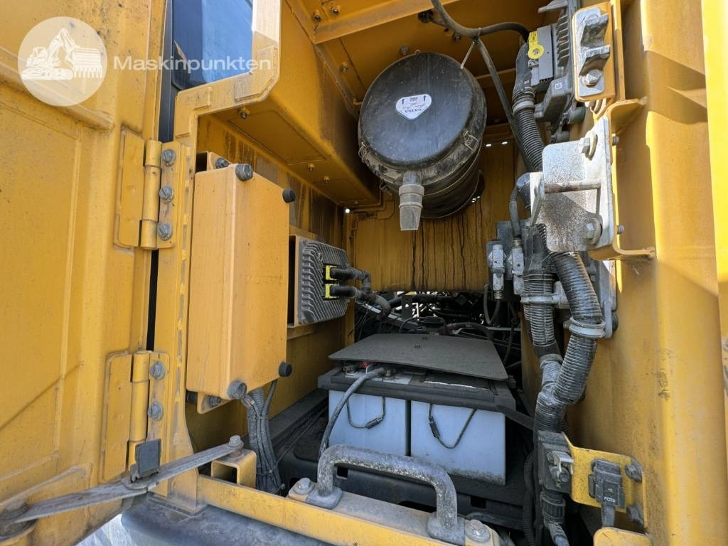 Верижен багер Volvo EC 250 E N L: снимка 29