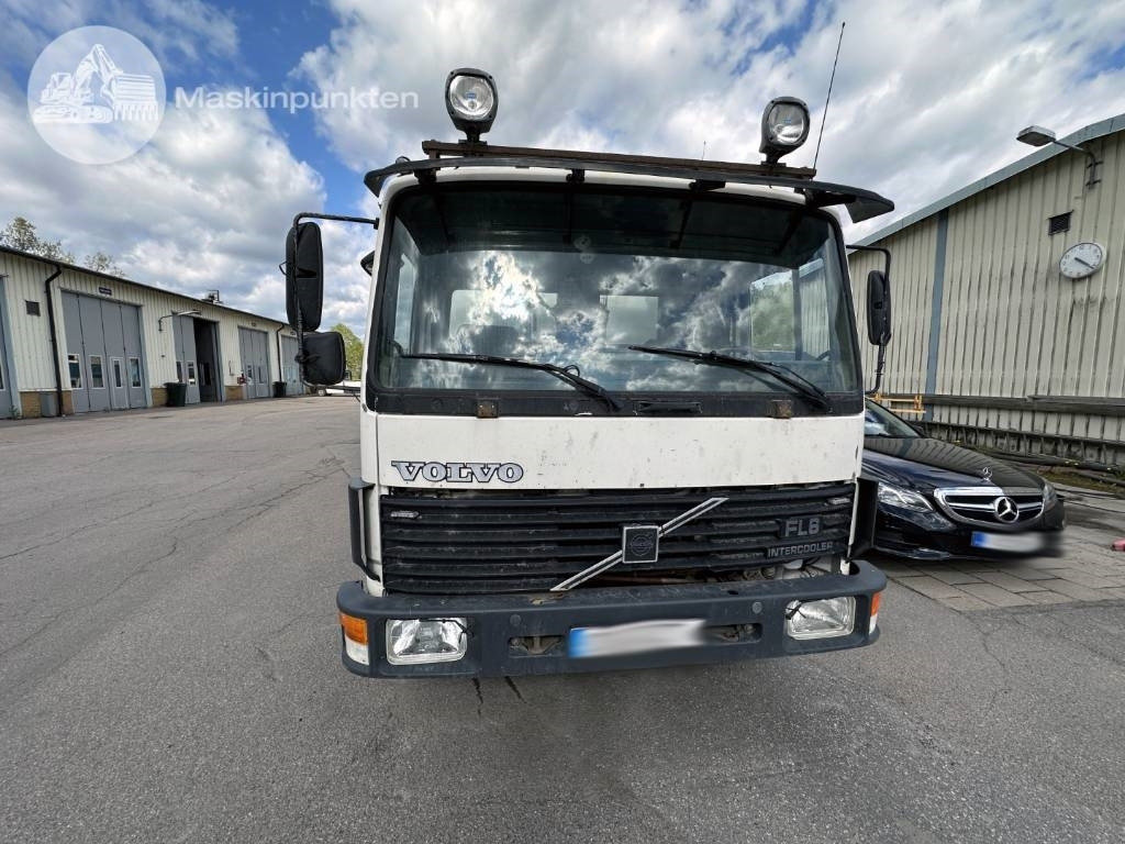 Volvo FL 610 Verkstadsinredd - Камион фургон: снимка 2 Volvo FL 610 Verkstadsinredd - Камион фургон: снимка 2