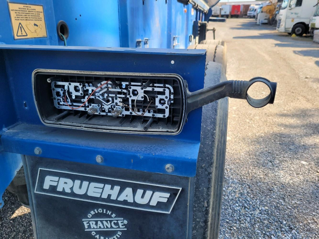 Самосвал полуремарке FRUEHAUF BENNE TP FST4FC: снимка 16