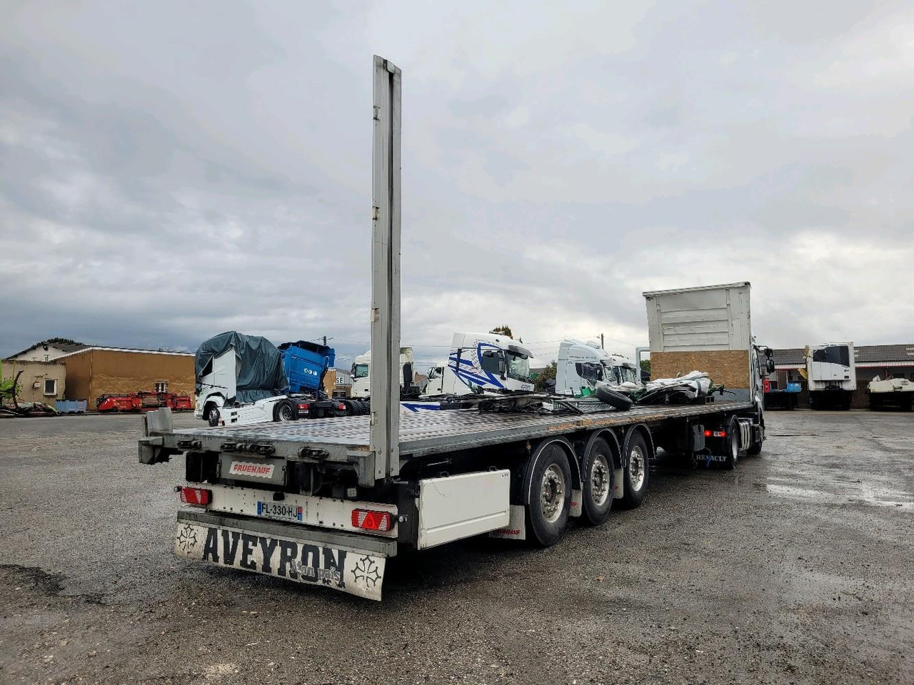 FRUEHAUF SEMI 3 ESSIEUX SAVOYARD FKSRT4 - Бордово полуремарке/ Платформа: снимка 4 FRUEHAUF SEMI 3 ESSIEUX SAVOYARD FKSRT4 - Бордово полуремарке/ Платформа: снимка 4