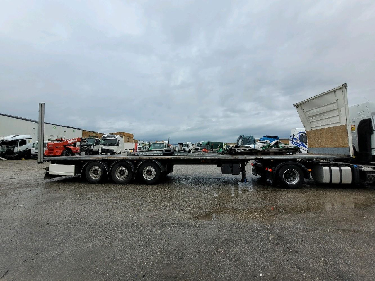 FRUEHAUF SEMI 3 ESSIEUX SAVOYARD FKSRT4 - Бордово полуремарке/ Платформа: снимка 3 FRUEHAUF SEMI 3 ESSIEUX SAVOYARD FKSRT4 - Бордово полуремарке/ Платформа: снимка 3