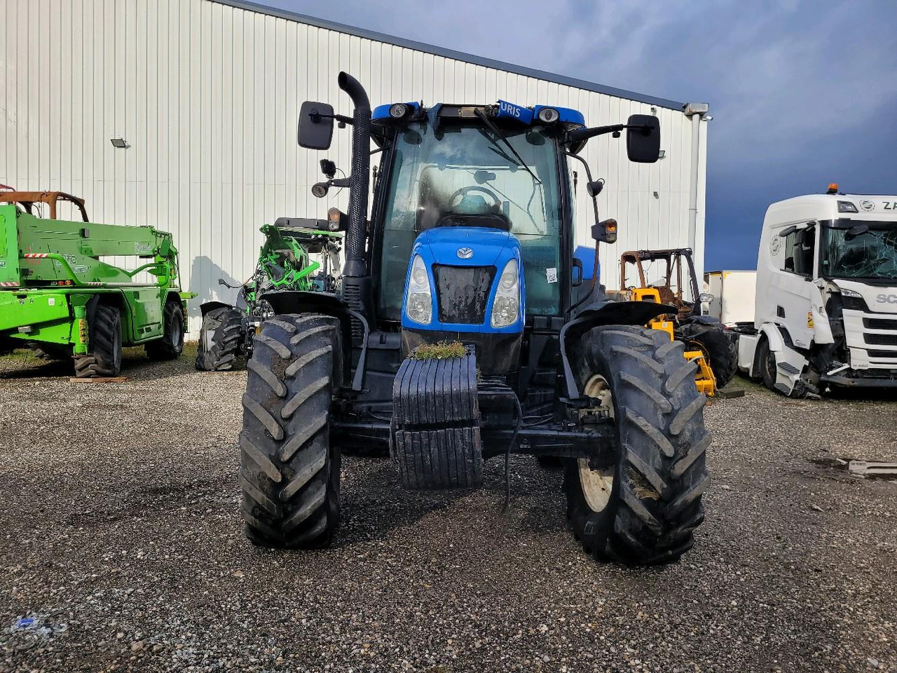 NEW HOLLAND T6.175 - Трактор: снимка 2 NEW HOLLAND T6.175 - Трактор: снимка 2