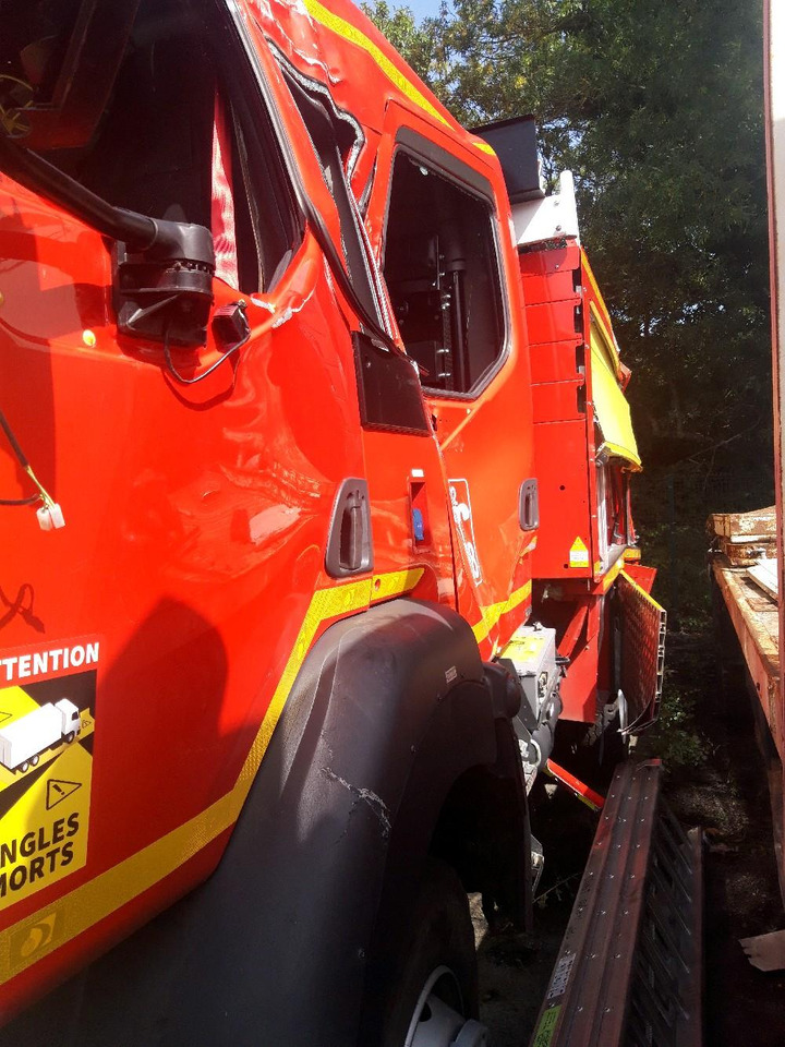 RENAULT D 4X4 TOUT-TERRAIN INCENDIE - Пожарна кола: снимка 3 RENAULT D 4X4 TOUT-TERRAIN INCENDIE - Пожарна кола: снимка 3