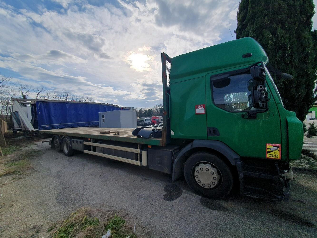 RENAULT D WIDE PLATEAU - Бордови камион: снимка 3 RENAULT D WIDE PLATEAU - Бордови камион: снимка 3