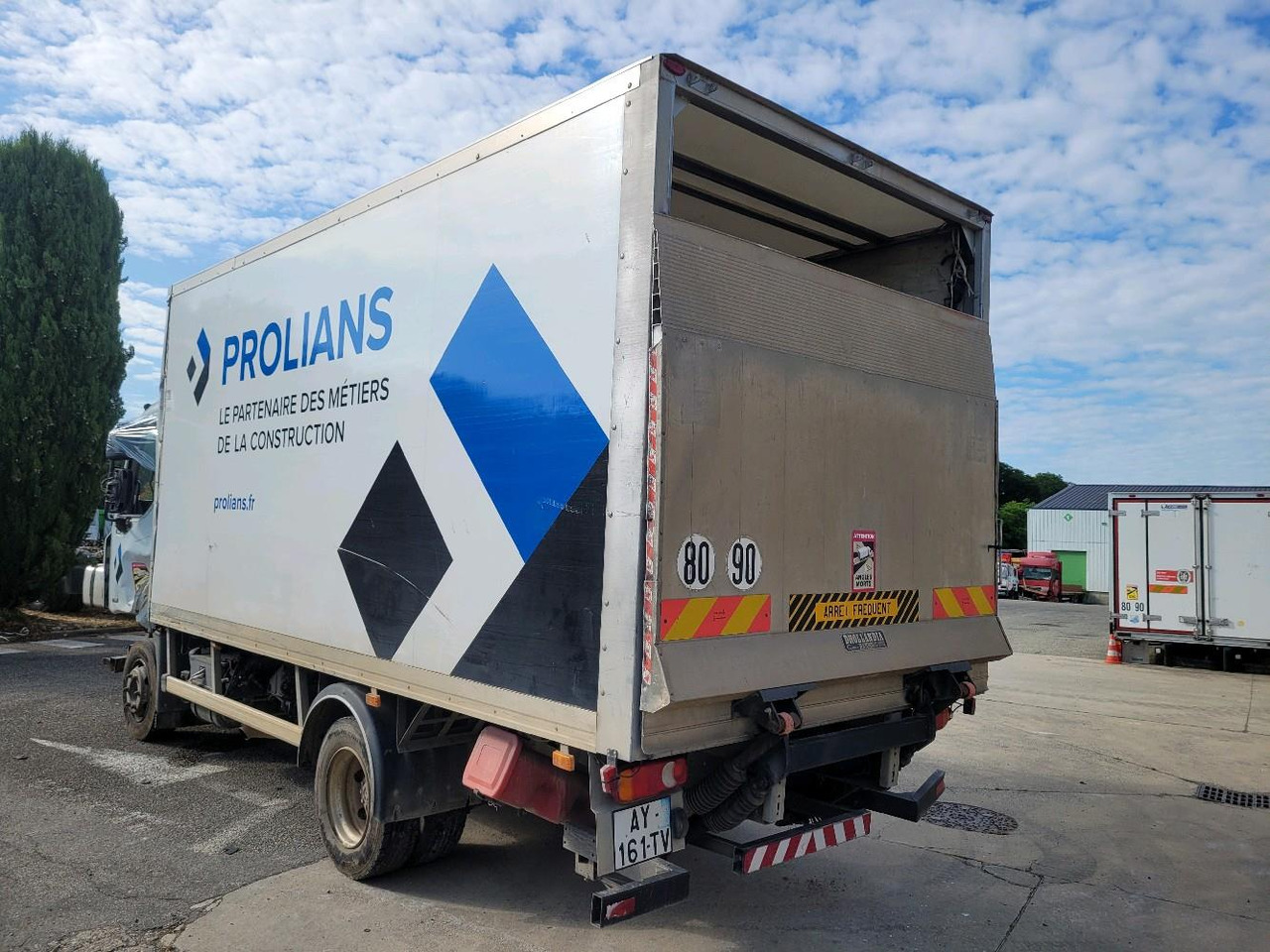 Камион фургон RENAULT MIDLUM 180 DXL: снимка 7 Камион фургон RENAULT MIDLUM 180 DXL: снимка 7