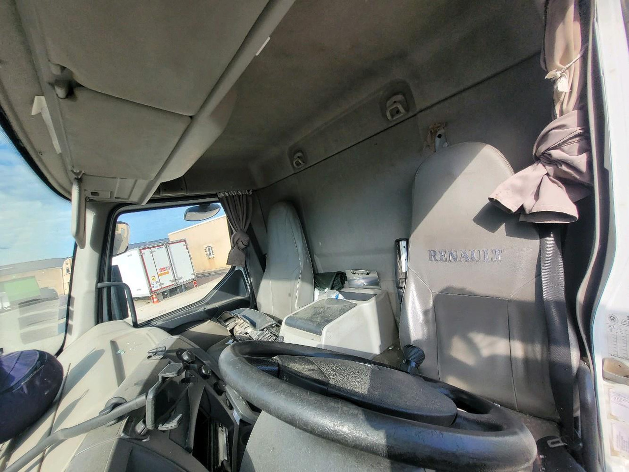 Камион фургон RENAULT MIDLUM 180 DXL: снимка 10 Камион фургон RENAULT MIDLUM 180 DXL: снимка 10