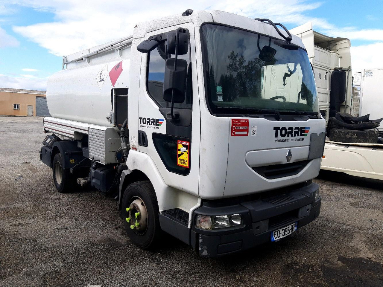 RENAULT MIDLUM CITERNE 7500 - Камион цистерна: снимка 1 RENAULT MIDLUM CITERNE 7500 - Камион цистерна: снимка 1
