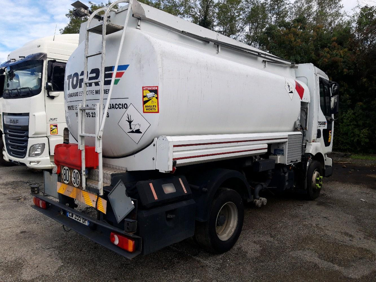 RENAULT MIDLUM CITERNE 7500 - Камион цистерна: снимка 4 RENAULT MIDLUM CITERNE 7500 - Камион цистерна: снимка 4