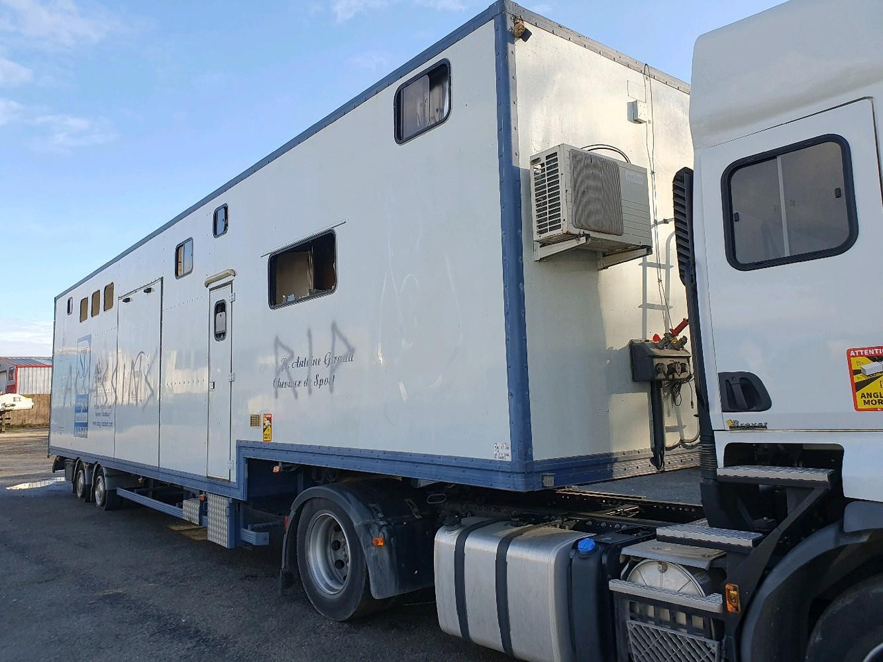 SAMRO SEMI REMORQUE HAB / VAN - Полуремарке за коне: снимка 1 SAMRO SEMI REMORQUE HAB / VAN - Полуремарке за коне: снимка 1