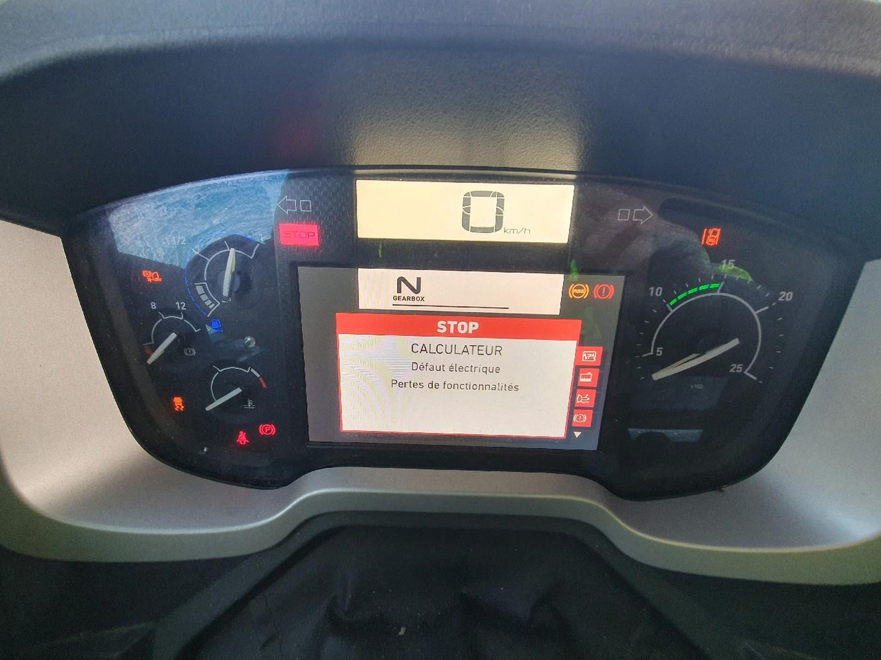 Влекач RENAULT T520: снимка 16