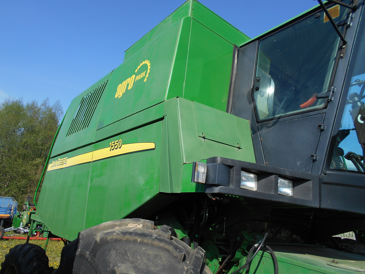 John Deere 1550 - Зърнокомбайн: снимка 3 John Deere 1550 - Зърнокомбайн: снимка 3