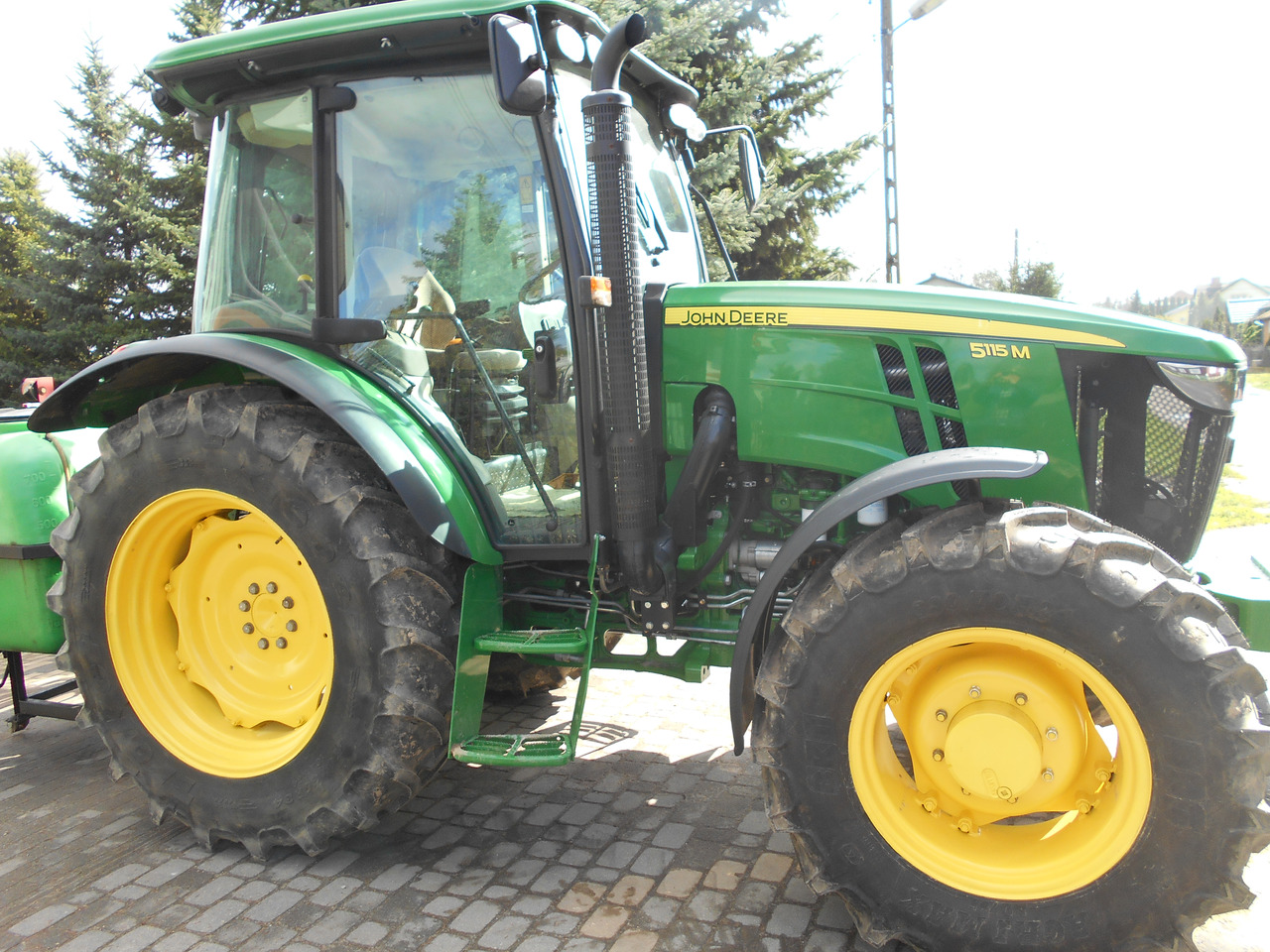 John Deere 5115M - Трактор: снимка 2 John Deere 5115M - Трактор: снимка 2
