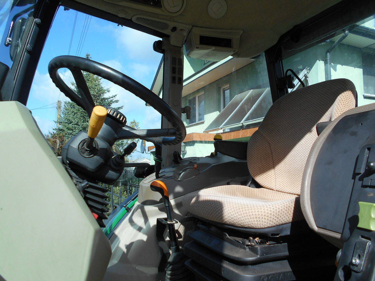 John Deere 5115M - Трактор: снимка 5 John Deere 5115M - Трактор: снимка 5