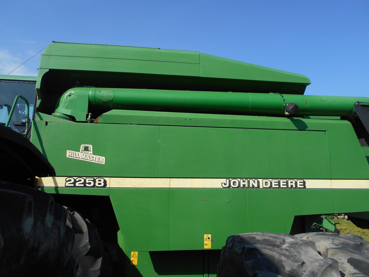 Kombajn do zboża John deer 2258 - Зърнокомбайн: снимка 1 Kombajn do zboża John deer 2258 - Зърнокомбайн: снимка 1