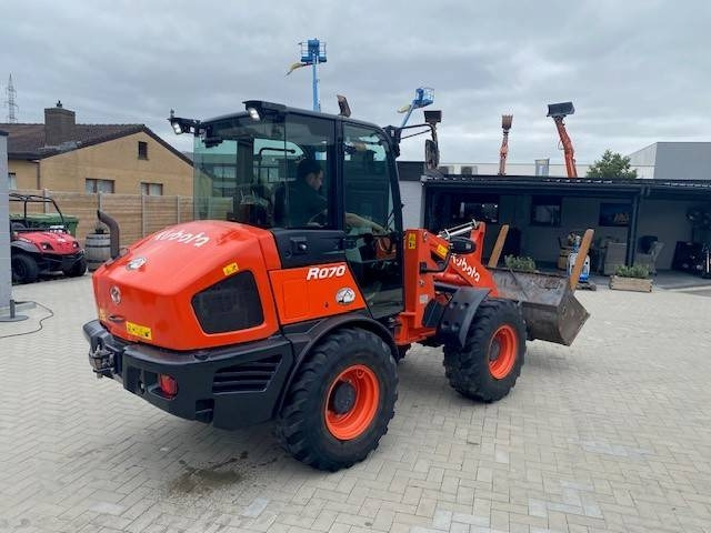 Kubota R 070 - Колесен товарач: снимка 1 Kubota R 070 - Колесен товарач: снимка 1