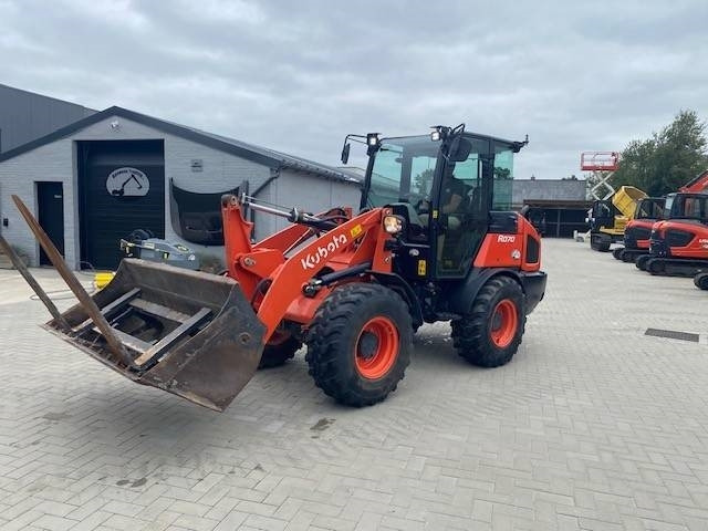 Kubota R 070 - Колесен товарач: снимка 4 Kubota R 070 - Колесен товарач: снимка 4